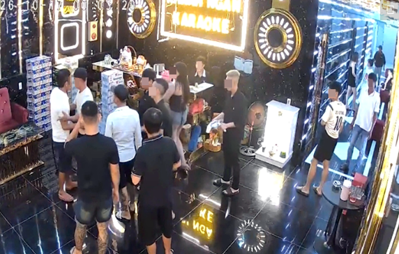 Cần Thơ: Ẩu đả trong quán karaoke, khiến 1 người bị thương nặng dẫn đến tử vong